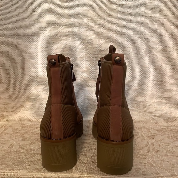 NWOT Vince Camuto Tan Bootie size 7.5 - Picture 5 of 9